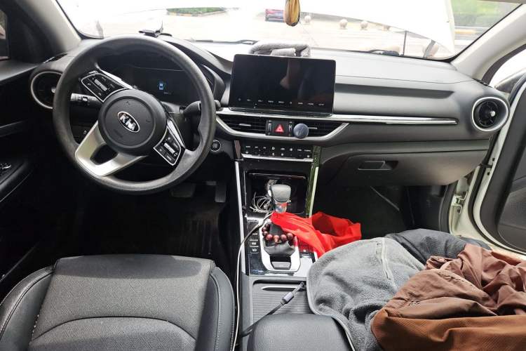 Used Kia K3 2019 1.5L CVT New Sharp Edition Center Console