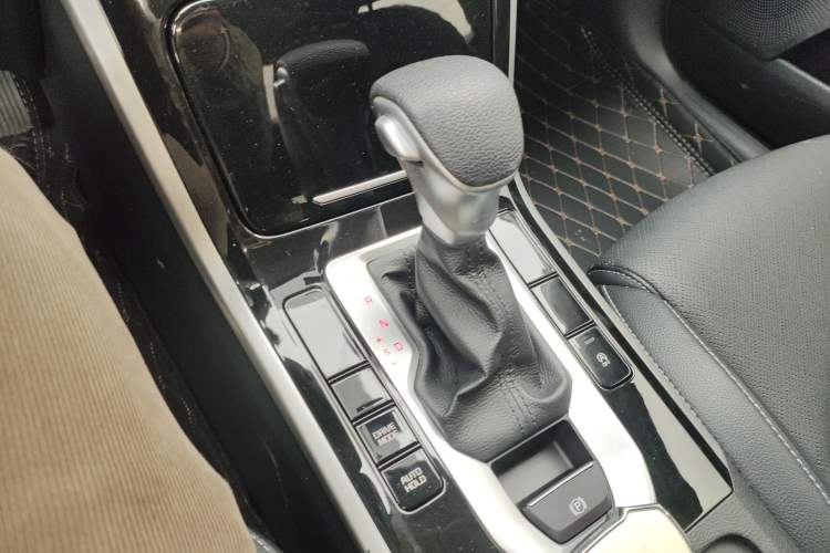 Used Kia K3 2019 1.5L CVT New Sharp Edition Gear Lever