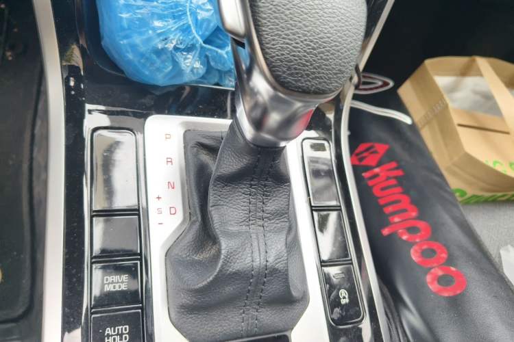 Used Kia K3 2019 1.5L CVT Comfort Edition Gear Lever