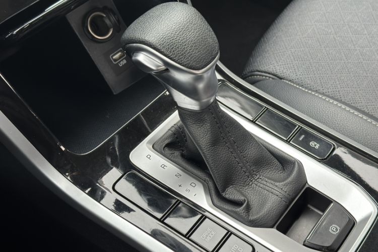Used Kia K3 2019 1.5L CVT Smart Connectivity Version Gear Lever