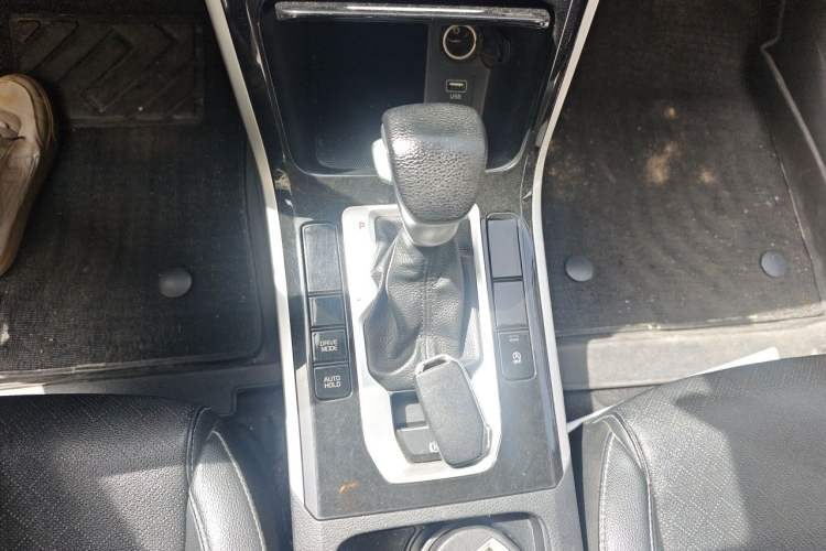 Used Kia K3 2019 1.5L CVT New Sharp Edition Gear Lever