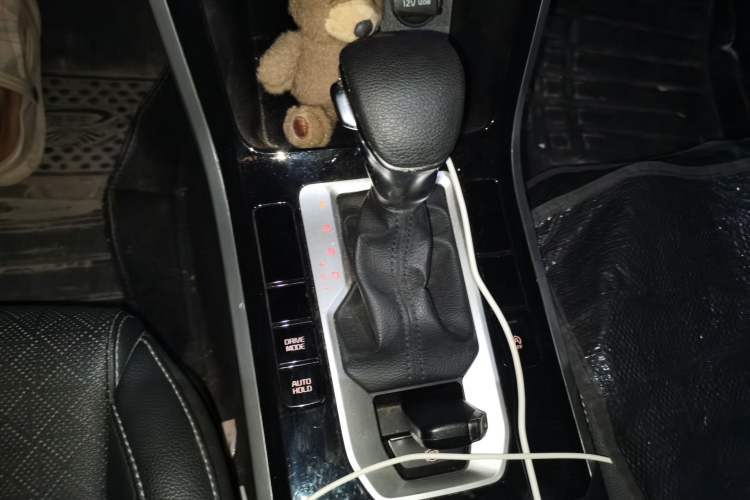 Used Kia K3 2019 1.5L CVT Smart Connectivity Version Gear Lever