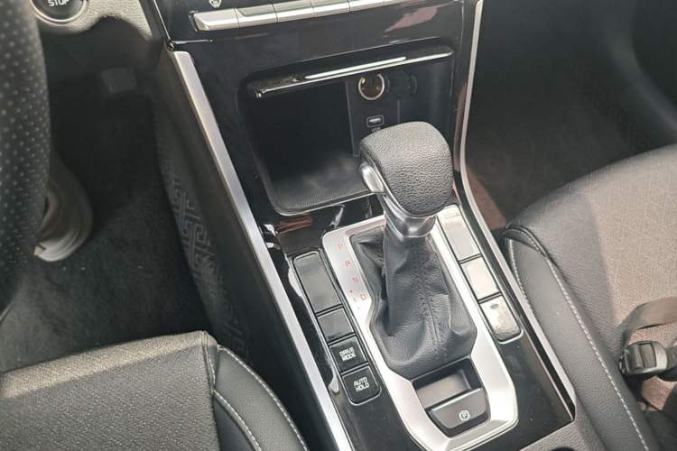 Used Kia K3 2019 1.5L CVT New Sharp Edition Gear Lever