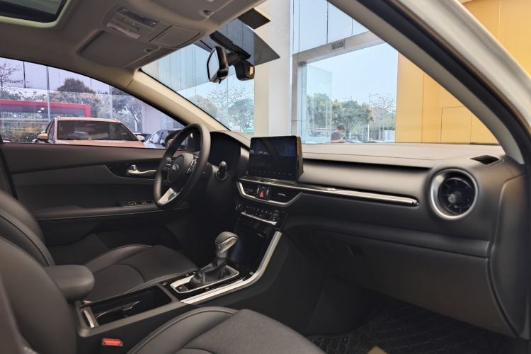 Used Kia K3 2019 1.5L CVT Smart Connectivity Version Interior 2