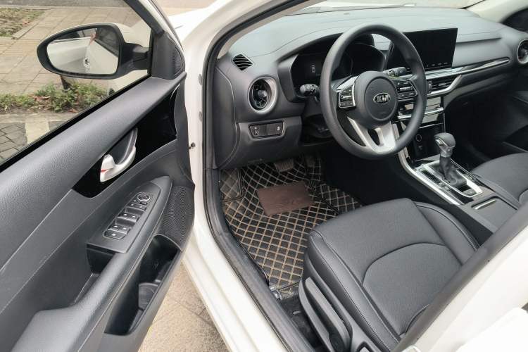 Used Kia K3 2019 1.5L CVT New Sharp Edition Interior 3