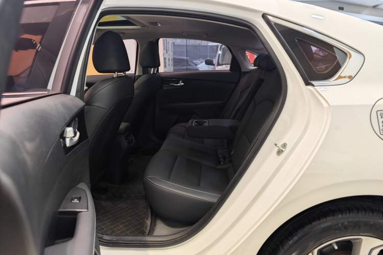 Used Kia K3 2019 1.5L CVT Smart Connectivity Version Interior 3