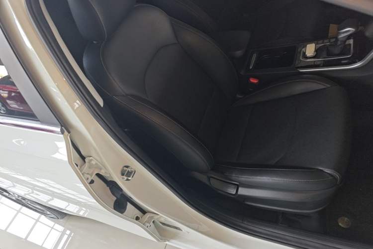 Used Kia K3 2019 1.5L CVT New Sharp Edition Right Front Seat
