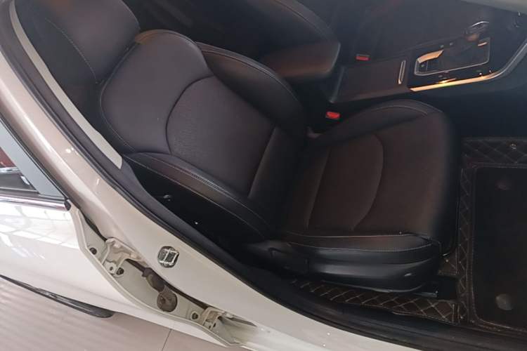 Used Kia K3 2019 1.5L CVT New Sharp Edition Right Front Seat