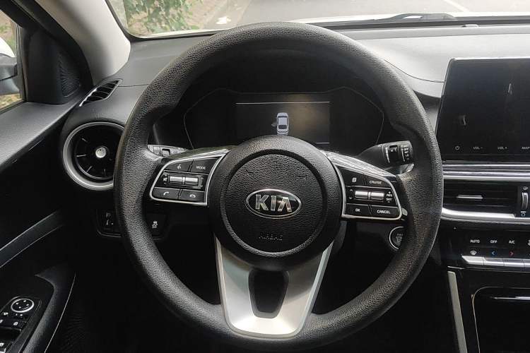 Used Kia K3 2019 1.5L CVT Smart Connectivity Version Steering Wheel