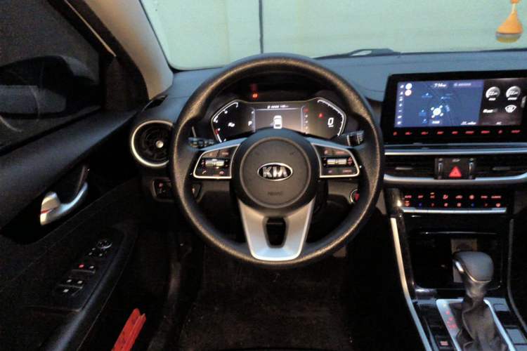 Used Kia K3 2019 1.5L CVT Smart Connectivity Version Steering Wheel