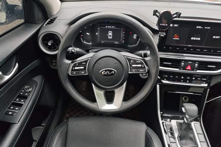 Used Kia K3 2019 1.5L CVT Smart Connectivity Version Steering Wheel