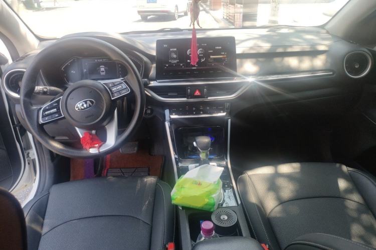 Used Kia K3 2020 1.5L CVT Fashion Edition Center Console