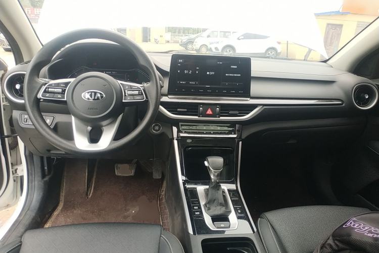 Used Kia K3 2020 1.5L CVT Fashion Edition Center Console