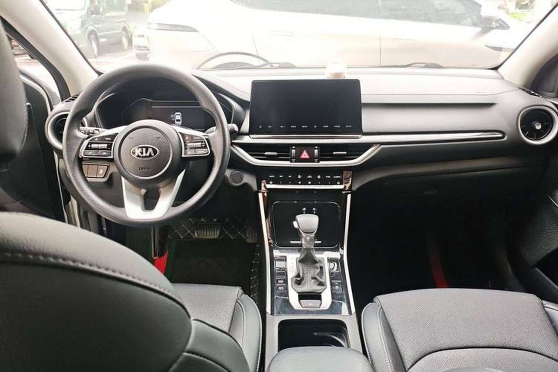 Used Kia K3 2020 1.5L CVT Fashion Edition Center Console