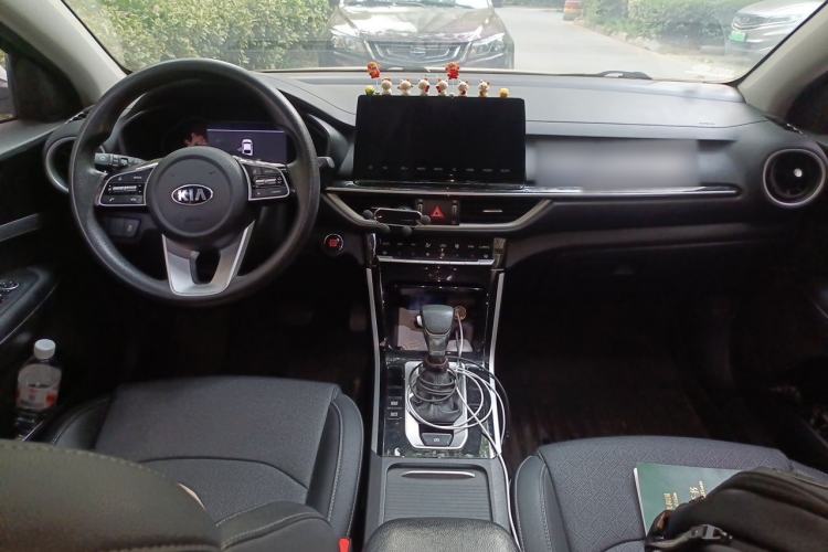 Used Kia K3 2020 1.5L CVT Fashion Edition Center Console