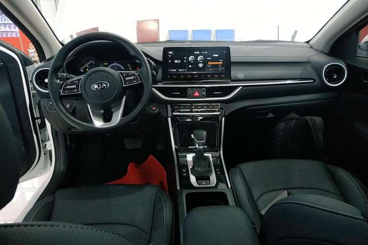 Used Kia K3 2020 1.5L CVT Fashion Edition Center Console