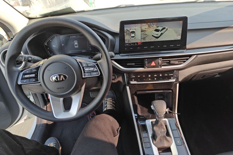 Used Kia K3 2020 1.5L CVT Fashion Edition Center Console