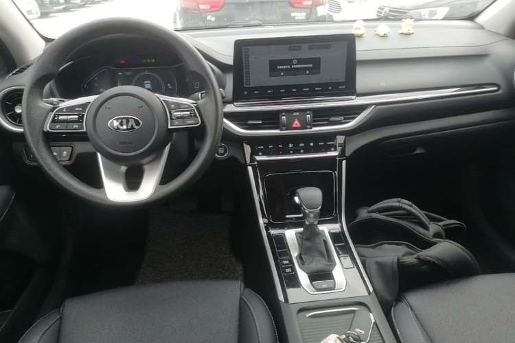 Used Kia K3 2020 1.5L CVT Smart Connect Edition Center Console