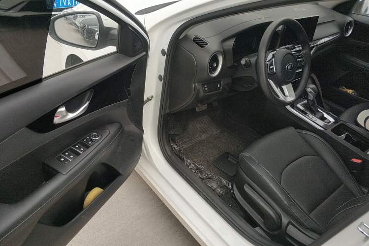 Used Kia K3 2020 1.5L CVT Fashion Edition Driver Seat