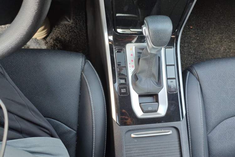 Used Kia K3 2020 1.5L CVT New Sharp Edition with Sunroof Gear Lever