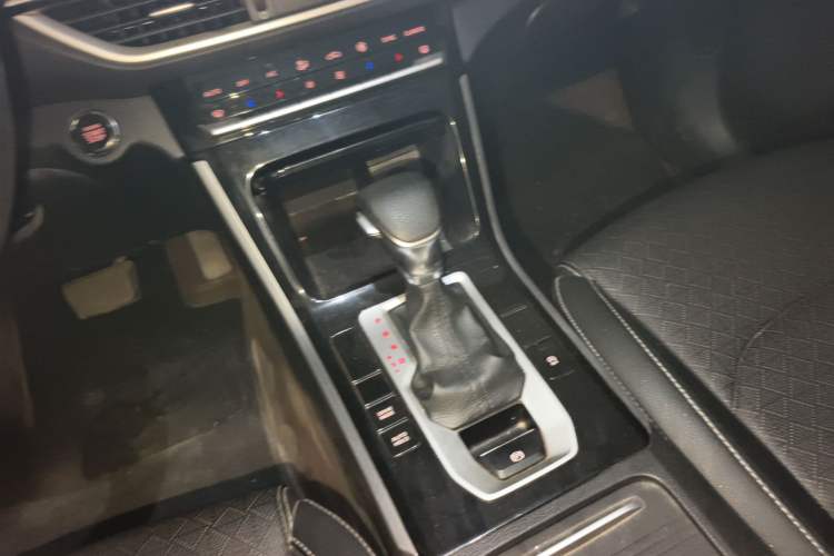 Used Kia K3 2020 1.5L CVT New Sharp Edition with Sunroof Gear Lever