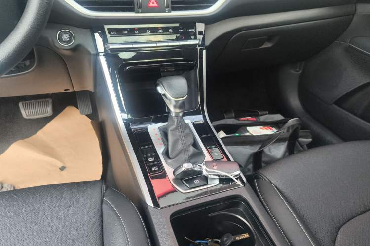 Used Kia K3 2020 1.5L CVT New Sharp Edition with Sunroof Gear Lever