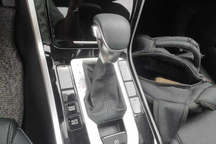 Used Kia K3 2020 1.5L CVT Smart Connect Edition Gear Lever