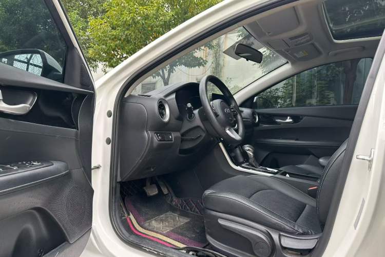 Used Kia K3 2020 1.5L CVT New Sharp Edition with Sunroof Interior 1