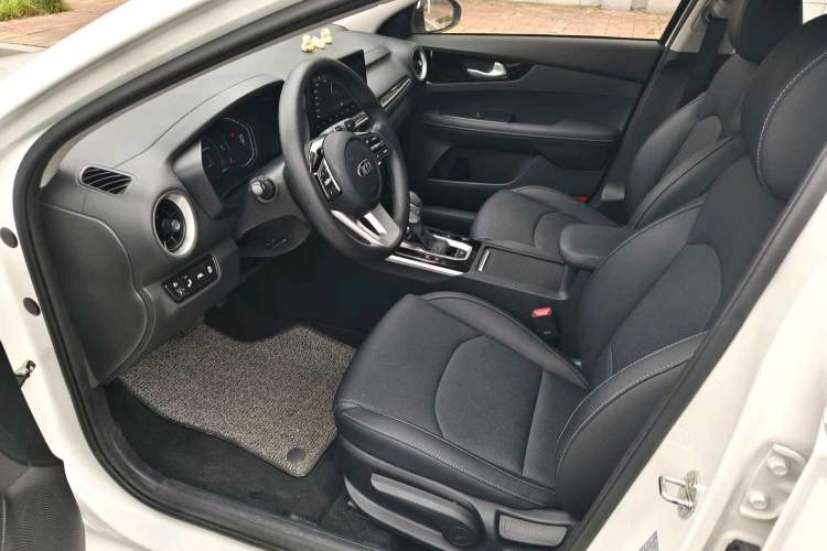Used Kia K3 2020 1.5L CVT Smart Connect Edition Interior 1