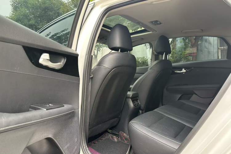 Used Kia K3 2020 1.5L CVT New Sharp Edition with Sunroof Interior 2