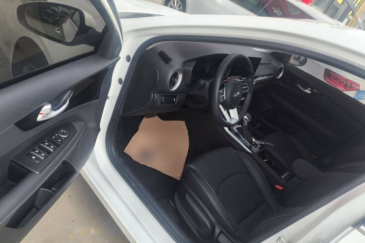 Used Kia K3 2020 1.5L CVT New Sharp Edition with Sunroof Interior 3