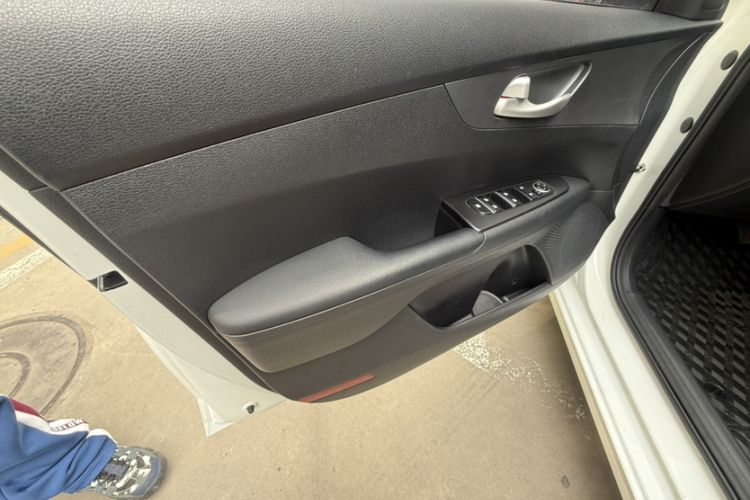 Used Kia K3 2020 1.5L CVT New Sharp Edition with Sunroof Interior 5