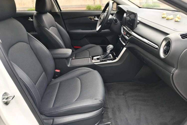 Used Kia K3 2020 1.5L CVT Smart Connect Edition Interior 6