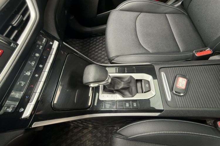 Used Kia K3 2020 1.5L CVT New Sharp Edition with Sunroof Interior 7