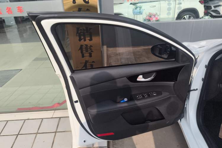 Used Kia K3 2020 1.5L CVT New Sharp Edition with Sunroof Interior 7