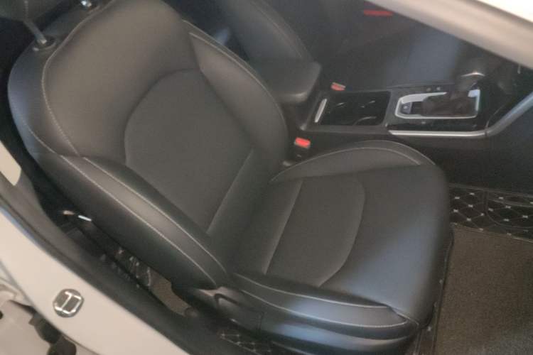 Used Kia K3 2020 1.5L CVT New Sharp Edition with Sunroof Right Front Seat