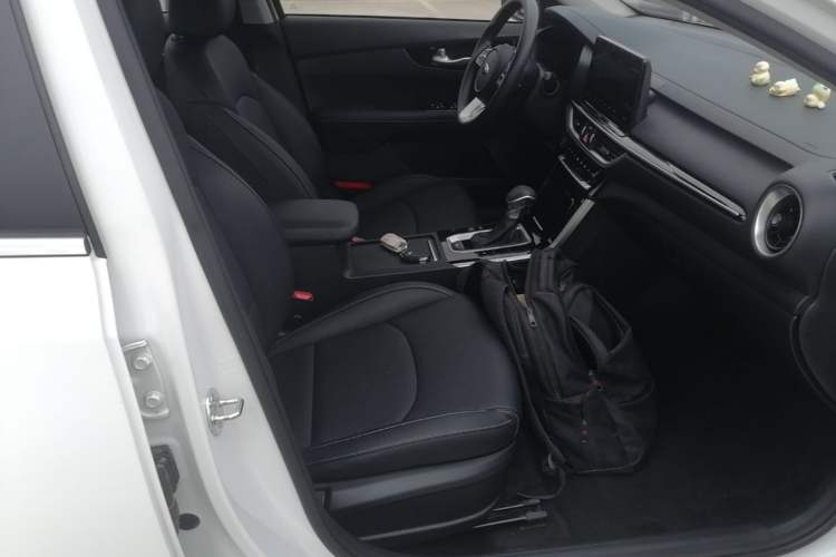 Used Kia K3 2020 1.5L CVT Smart Connect Edition Right Front Seat