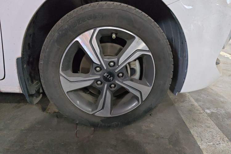 Used Kia K3 2020 1.5L CVT New Sharp Edition with Sunroof Right Front Wheel Hub