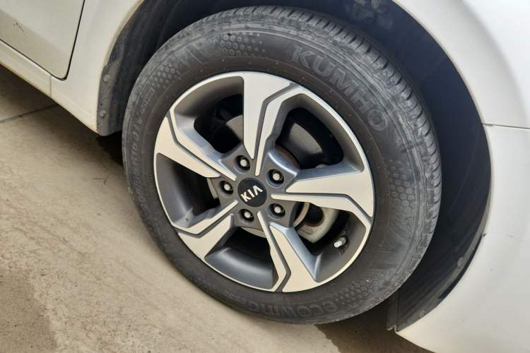 Used Kia K3 2020 1.5L CVT New Sharp Edition with Sunroof Right Front Wheel Hub
