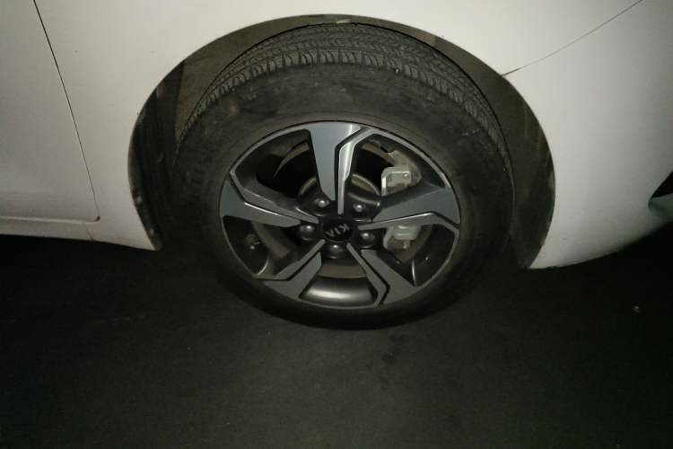Used Kia K3 2020 1.5L CVT New Sharp Edition with Sunroof Right Front Wheel Hub