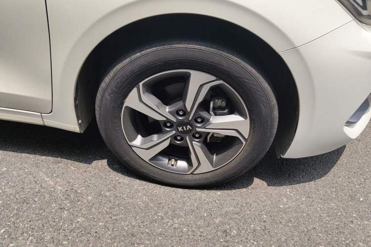 Used Kia K3 2020 1.5L CVT New Sharp Edition with Sunroof Right Front Wheel Hub