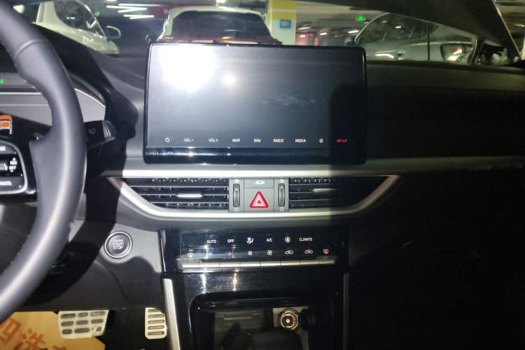 Used Kia K3 2021 Revised Version 1.4T DCT GT-Line Intelligent Drive Sport Edition Audio And AC Panel