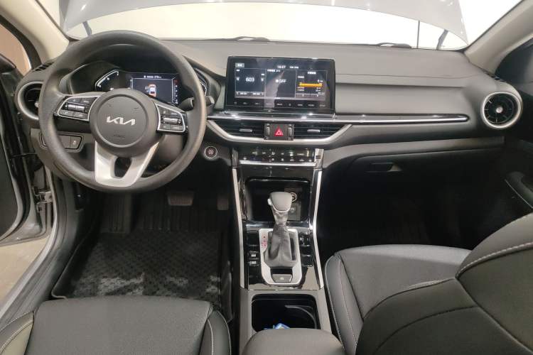 Used Kia K3 2021 Revised 1.5L CVT Fashion Edition Center Console