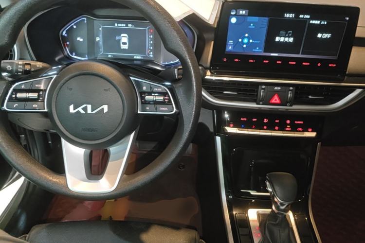 Used Kia K3 2021 Revised 1.5L CVT Fashion Edition Center Console