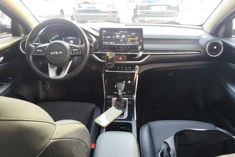 Used Kia K3 2021 Revised 1.5L CVT Fashion Edition Center Console