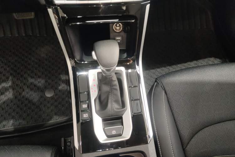 Used Kia K3 2021 Revised 1.5L CVT Fashion Edition Gear Lever
