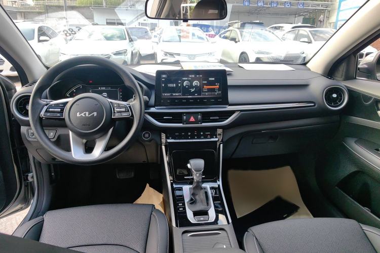 Used Kia K3 2021 Revised 1.5L CVT Fashion Edition Interior 4