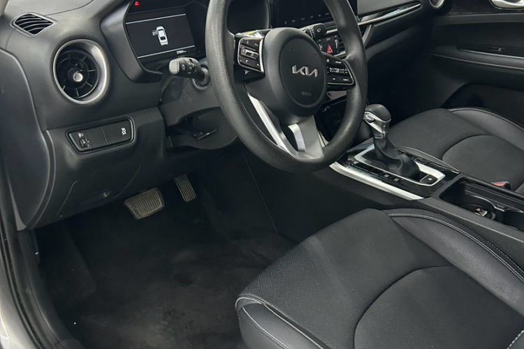 Used Kia K3 2021 Revised 1.5L CVT Fashion Edition Interior 4