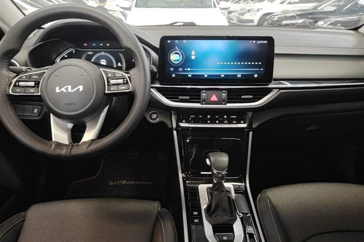 Used Kia K3 2021 Revised 1.5L CVT Fashion Edition Audio And AC Panel