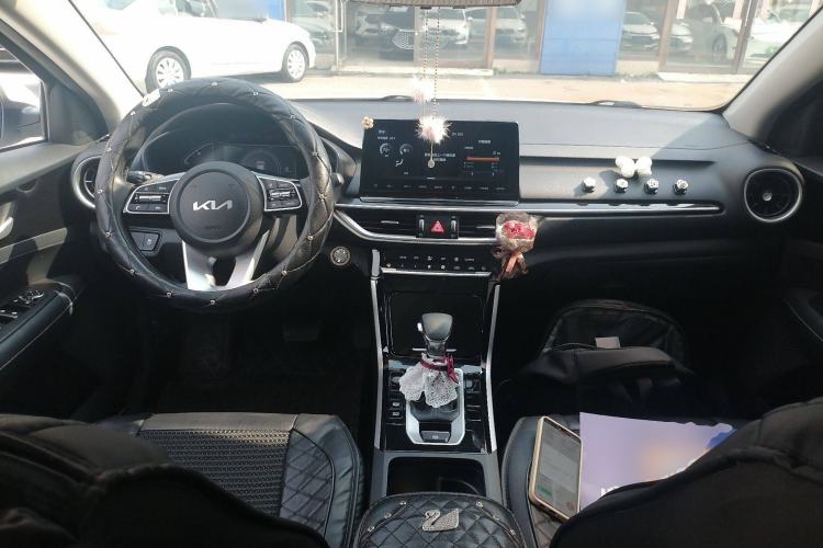 Used Kia K3 2021 Revised 1.5L CVT Fashion Edition Center Console